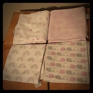⚃ 4 for $5- burping cloths/blankets⚄